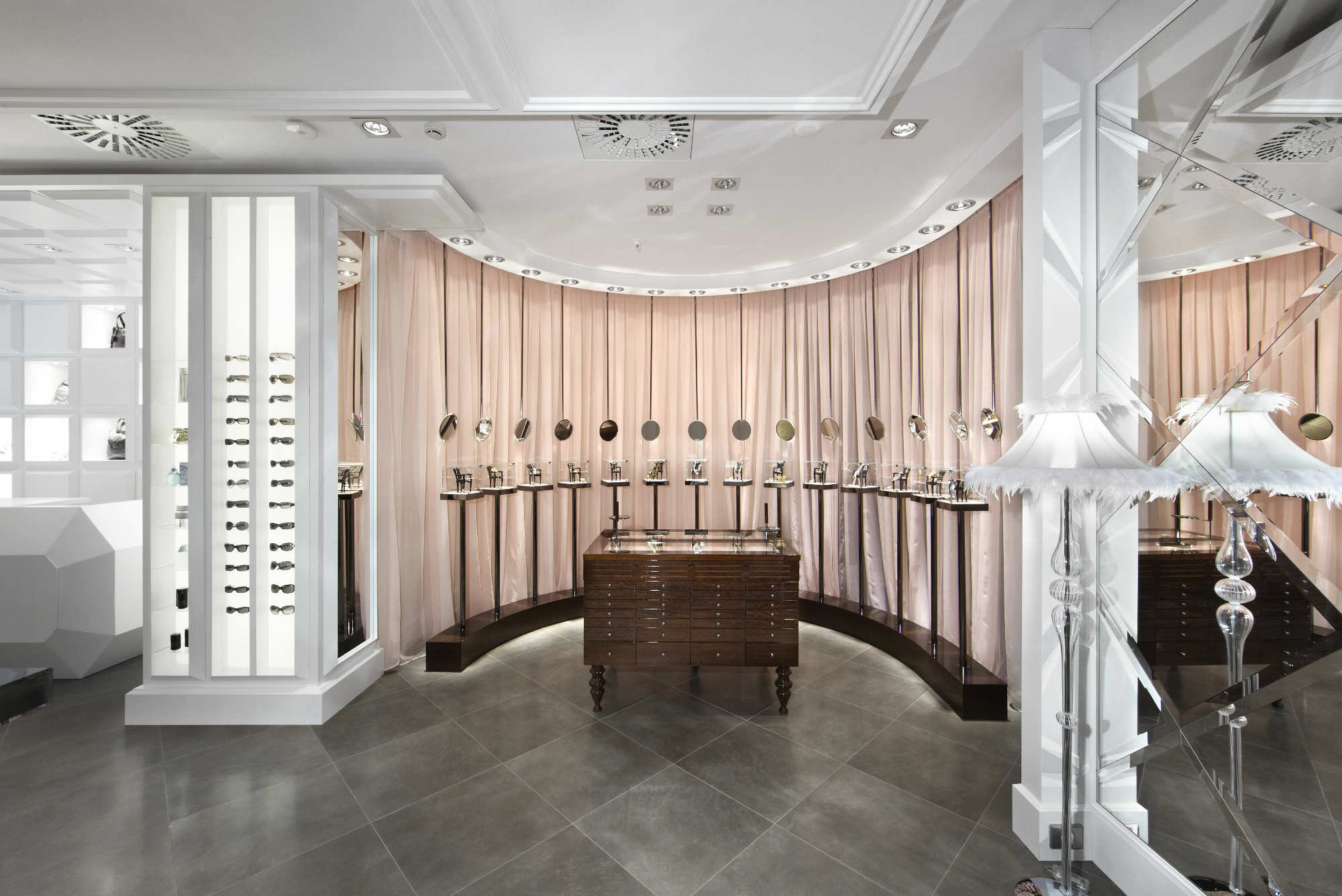 SHOWROOM TOUS ILLA DIAGONAL,BARCELONA